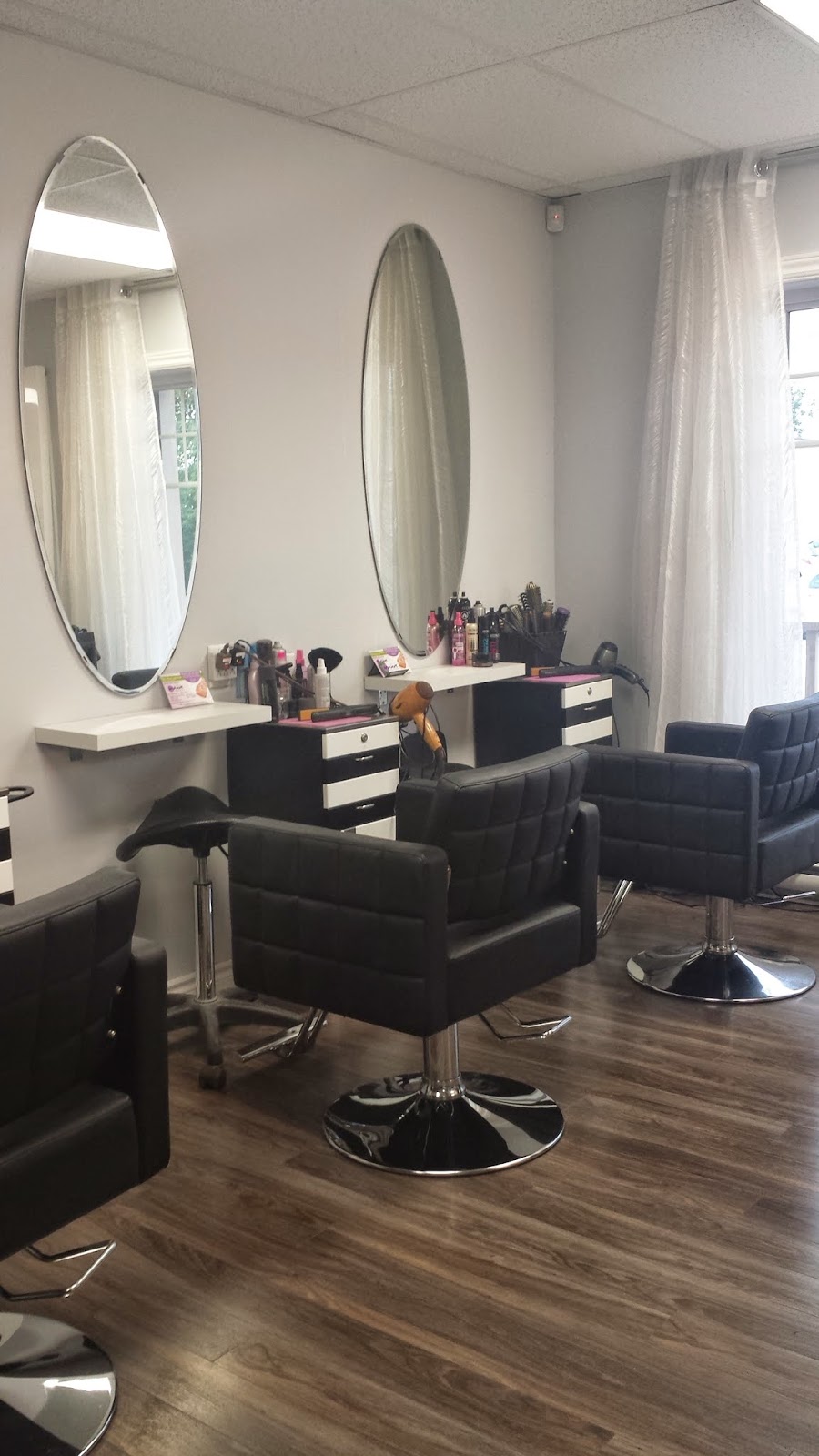 Au Salon De Mauve | 13756 Boulevard Curé-Labelle, Mirabel, QC J7J 1K9, Canada | Phone: (450) 437-1177