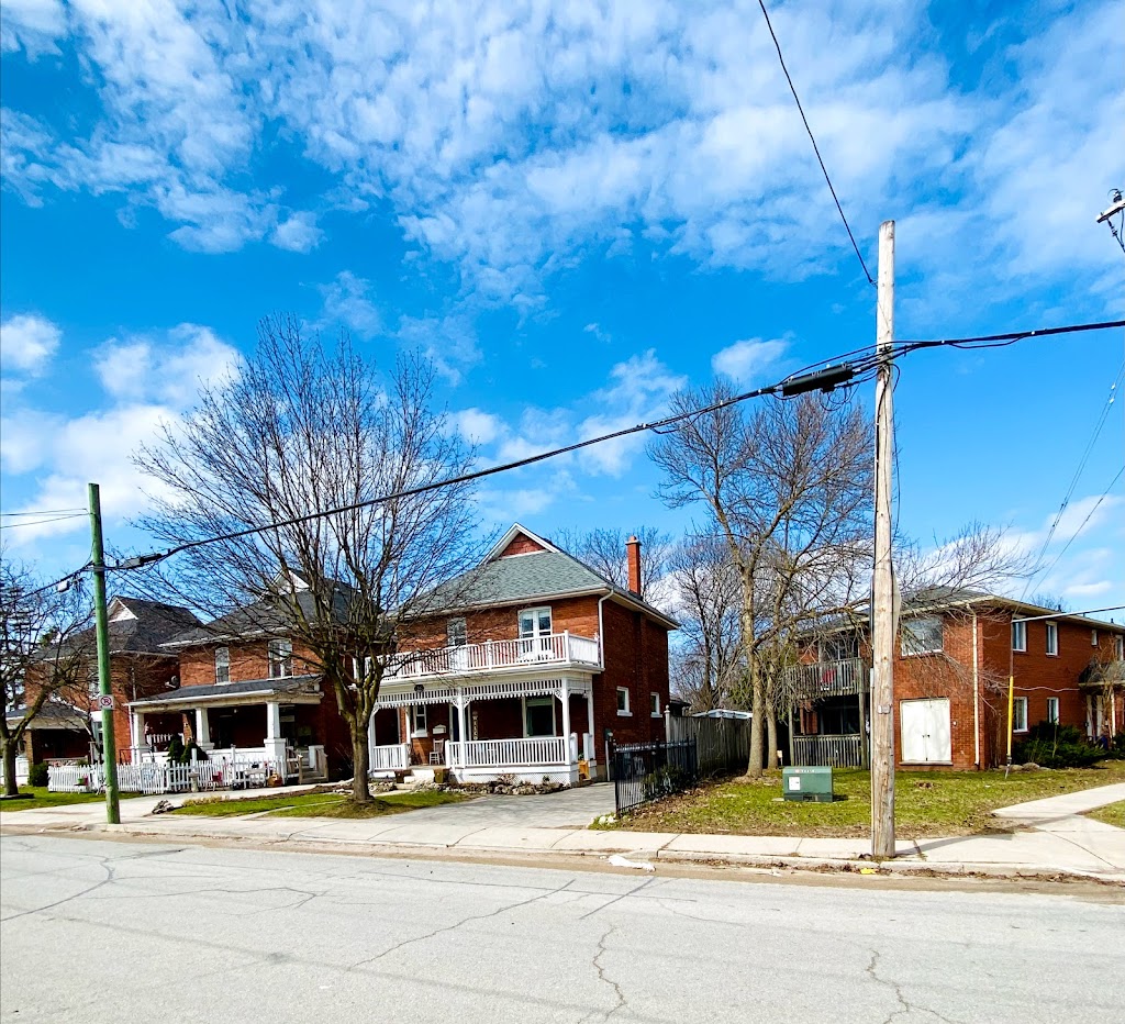 Brock Park | 141-179 Innisfil St, Barrie, ON L4N 3E6, Canada | Phone: (705) 726-4242