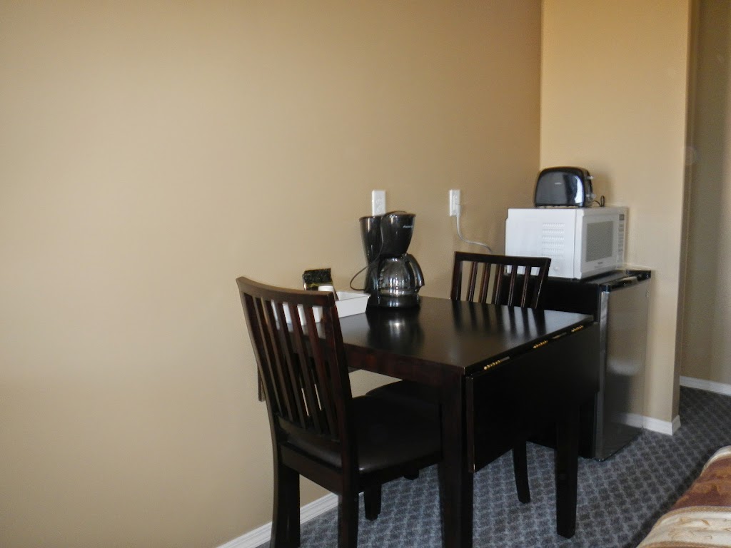 Voyageur Motel | 4035 45 St, Rocky Mountain House, AB T4T 1B1, Canada | Phone: (403) 845-3381
