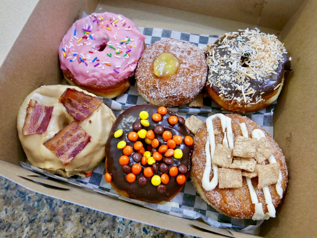 Daddy O Doughnuts & British Baked Goods | 589 N Service Rd, Mississauga, ON L5A 1B2, Canada | Phone: (905) 276-9090
