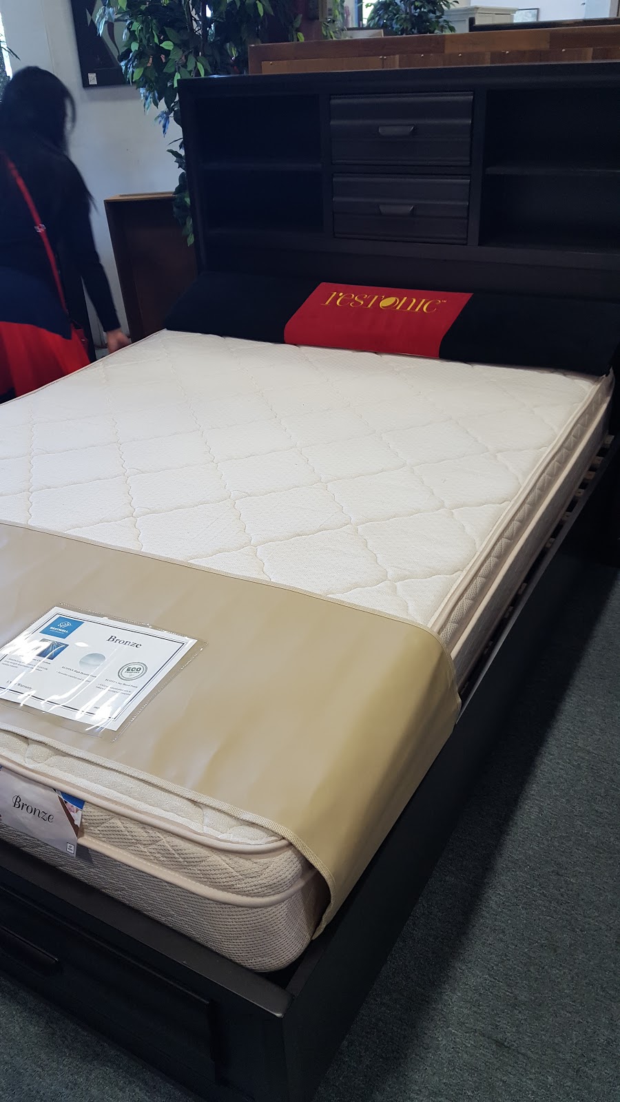 JR Furniture | 11938 Bridgeport Rd, Richmond, BC V6X 1T2, Canada | Phone: (604) 244-8384