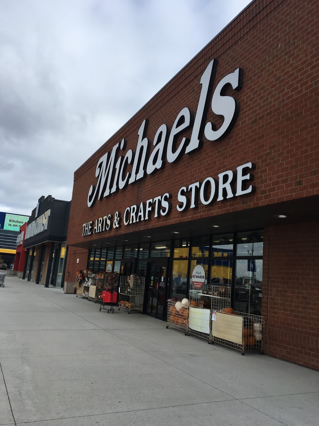 Michaels | 2685 Iris St, Ottawa, ON K2C 3S4, Canada | Phone: (613) 726-7211