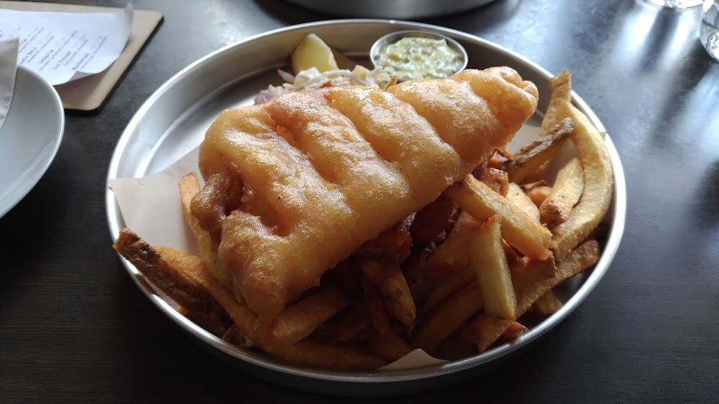Busters Kitchen X Bar | 3747 Lake Shore Blvd W, Etobicoke, ON M8W 1P9, Canada | Phone: (416) 251-7777