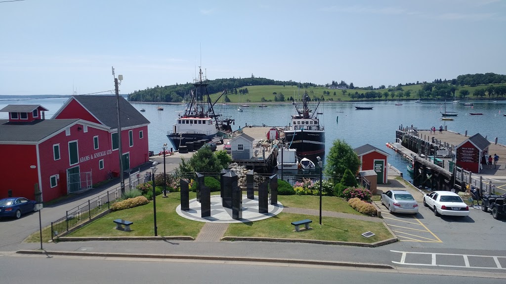 Fishermens Memorial | 124 Bluenose Dr, Lunenburg, NS B0J 2C0, Canada | Phone: (902) 634-3170