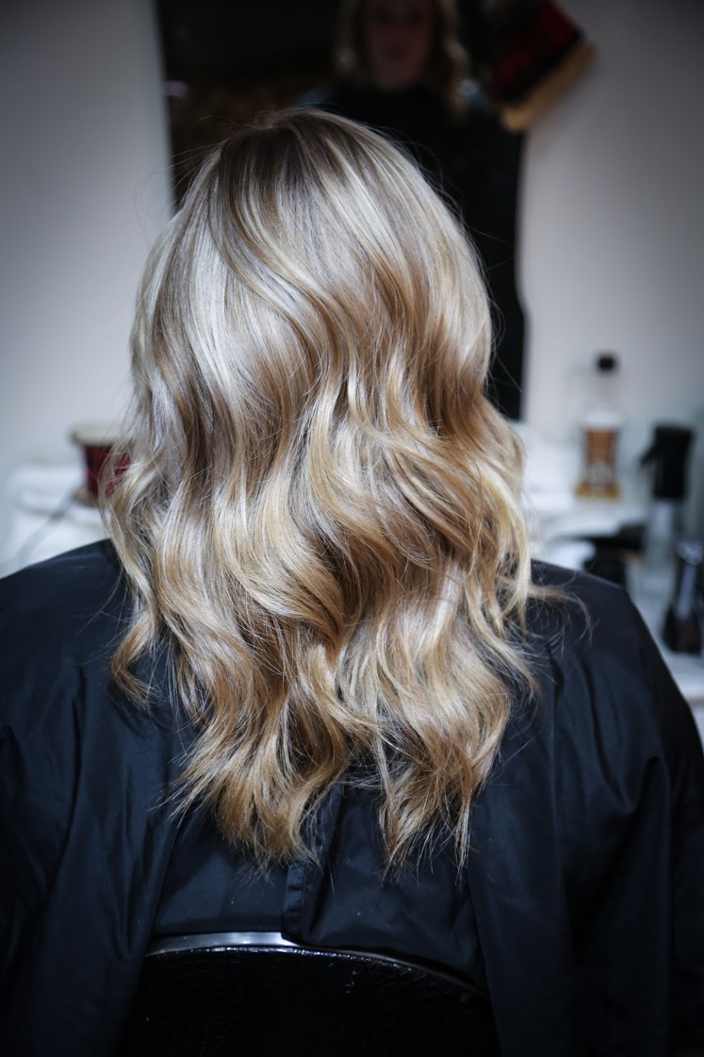 Le Salon des Bohèmes de Boucherville | 528 Boulevard du Fort-Saint-Louis, Boucherville, QC J4B 1S6, Canada | Phone: (450) 655-2668