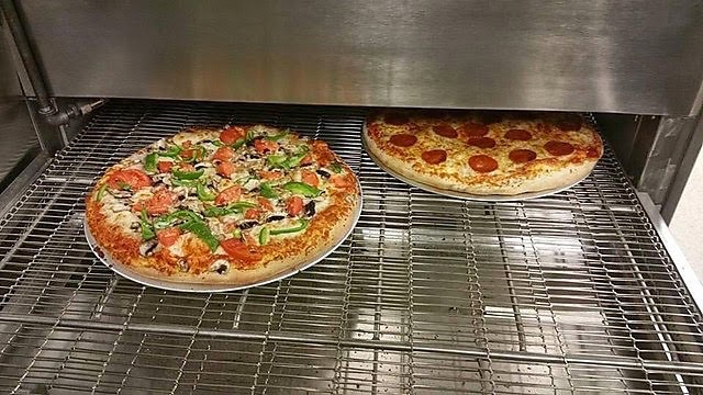 Reginos Pizza/Vanier | 411 McArthur Ave., Ottawa, ON K1K 1G7, Canada | Phone: (613) 680-5999