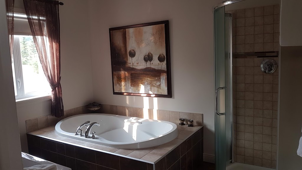 Auberge Fleurs De Lune | 301 Rue St Raphaël, La Malbaie, QC G5A 2N6, Canada | Phone: (418) 665-1090