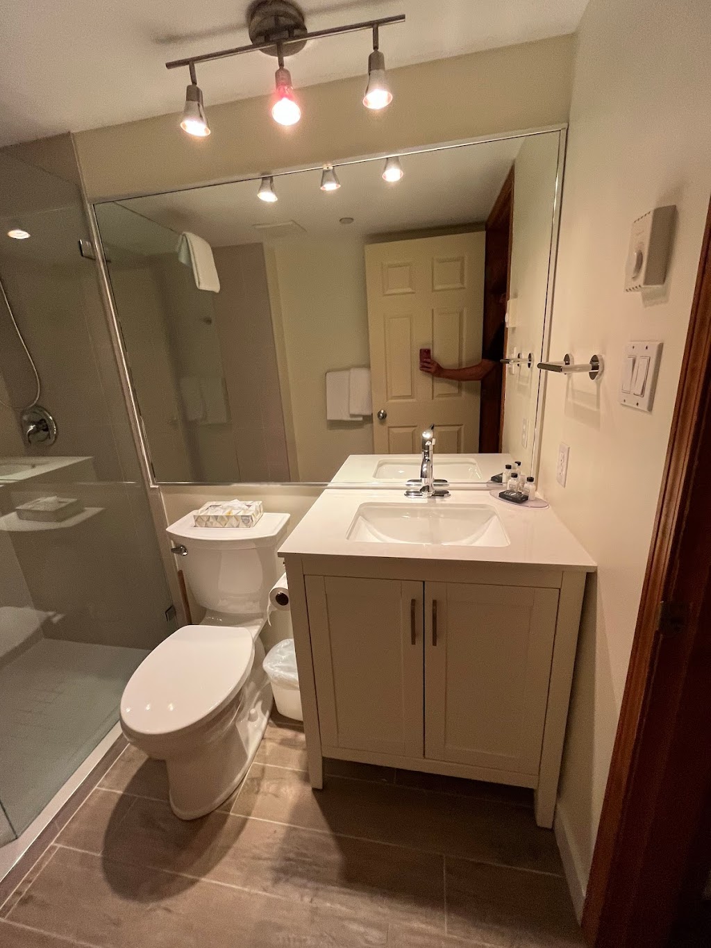 Cross Canada Contracting | Town Plaza Suites, Eagle Lodge, 4314 Main St Unit 331, Whistler, BC V0N 1B4, Canada | Phone: (613) 791-5566