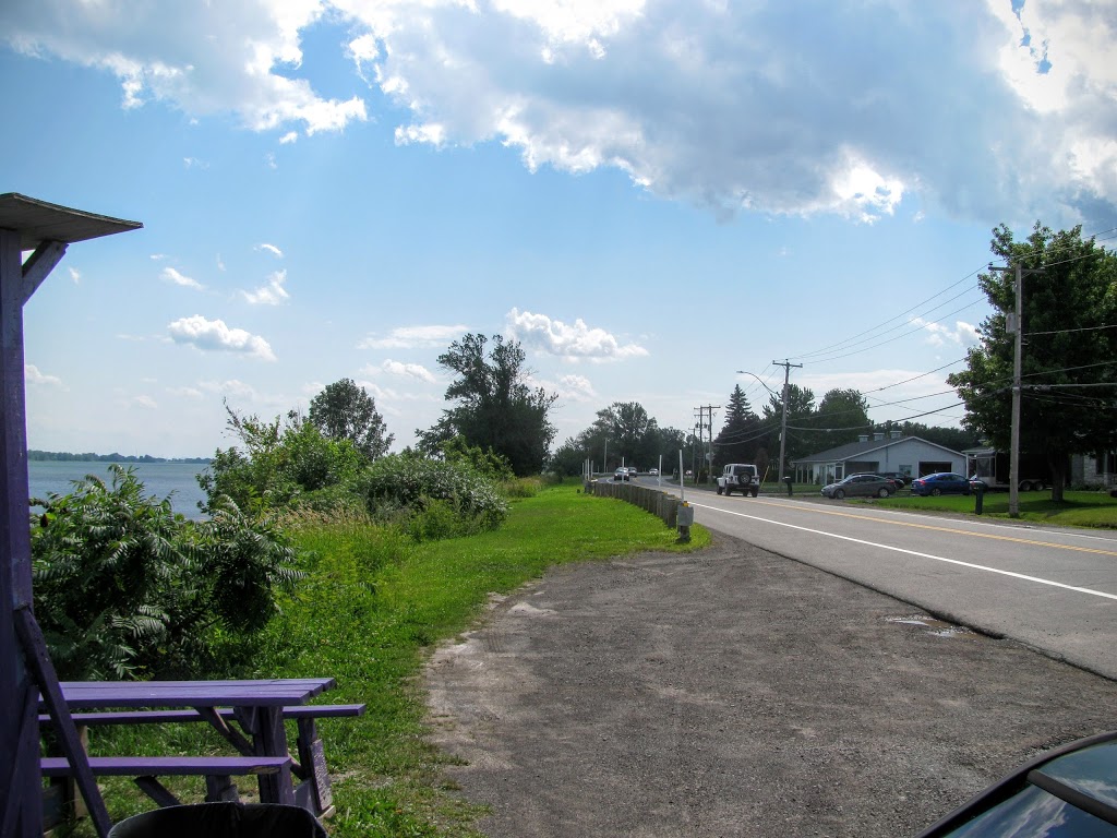 Iris Du fleuve | 472 Rue Notre-Dame, Saint-Sulpice, QC J5W 3X4, Canada