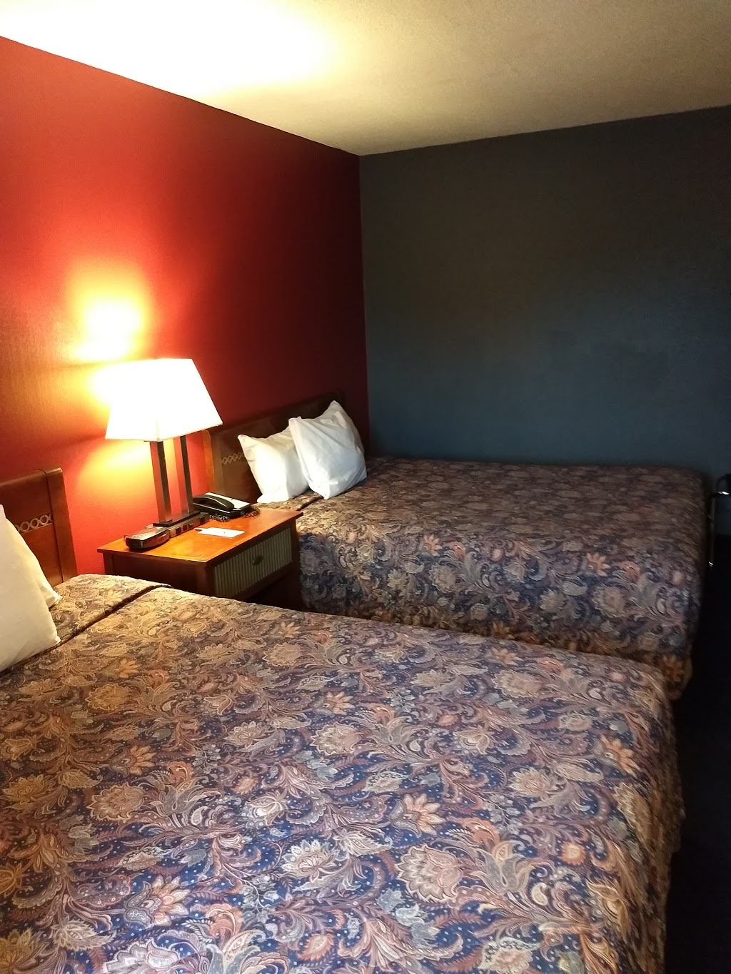 Econo Lodge | 636 York St, London, ON N5W 2S7, Canada | Phone: (519) 433-8161