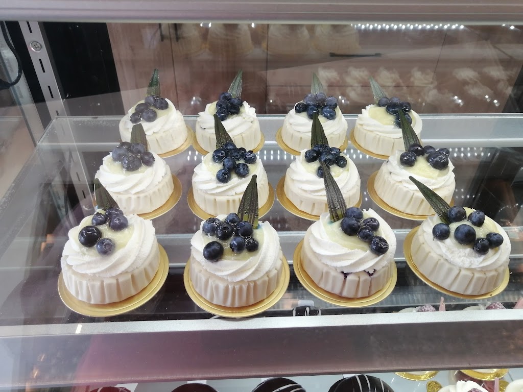 La Patisserie Fine Cakes & Pastries Inc. | 300 Gage Ave #11, Kitchener, ON N2M 3C8, Canada | Phone: (519) 744-4084