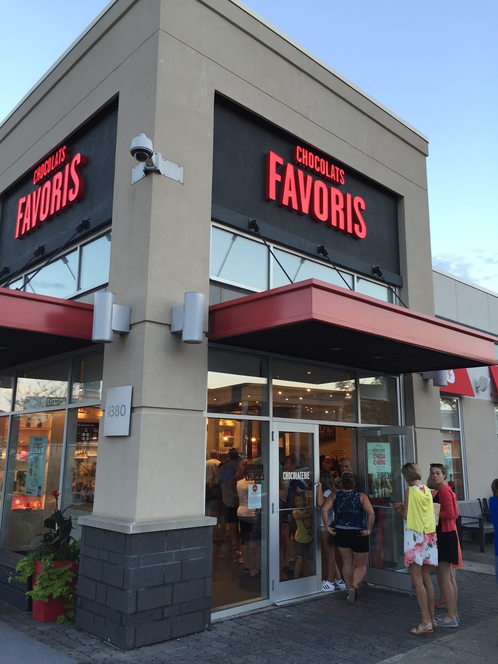 Chocolats Favoris | 9380 Boulevard Leduc #05, Brossard, QC J4Y 0B3, Canada | Phone: (579) 723-1875