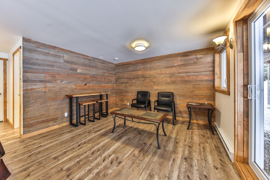 Chalet au Loup | 901 chemin de la Compagnie, Saint-Alexis-des-Monts, QC J0K 1V0, Canada | Phone: (514) 295-7843