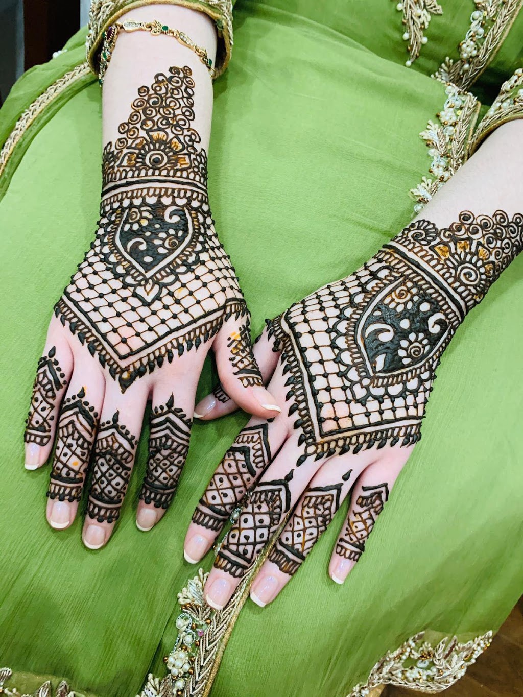 Fariha Mehndi/Henna Studio | 24 Holland Cir, Cambridge, ON N3C 0E1, Canada | Phone: (647) 782-8501