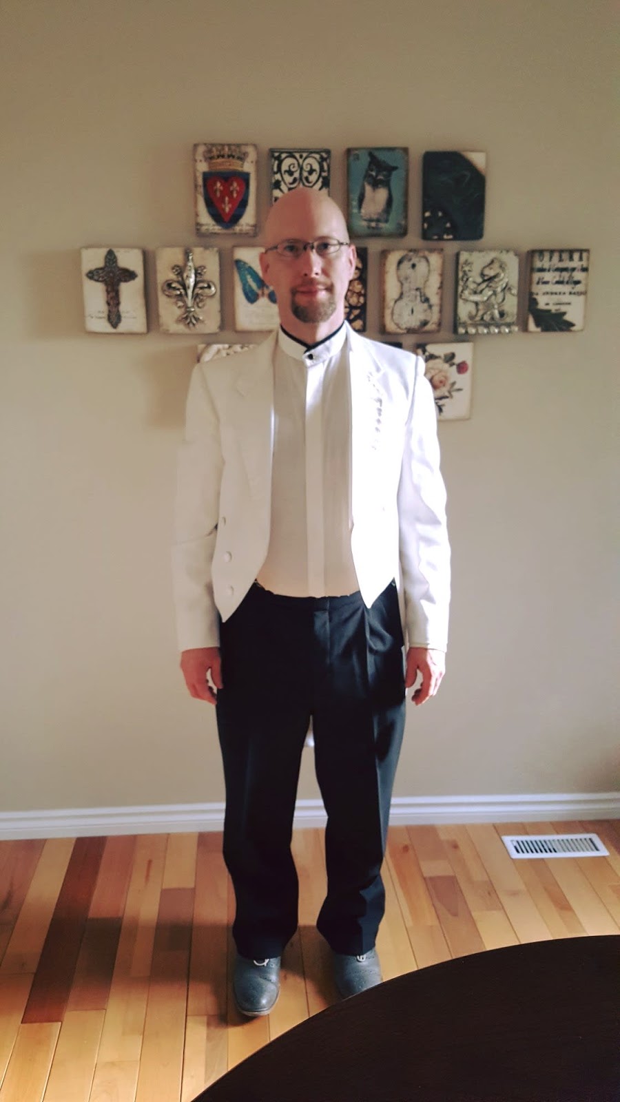 Mr. E. Miracle, Magical Entertainer | 1610 11 Ave NW, Moose Jaw, SK S6H 6W9, Canada | Phone: (306) 630-3451