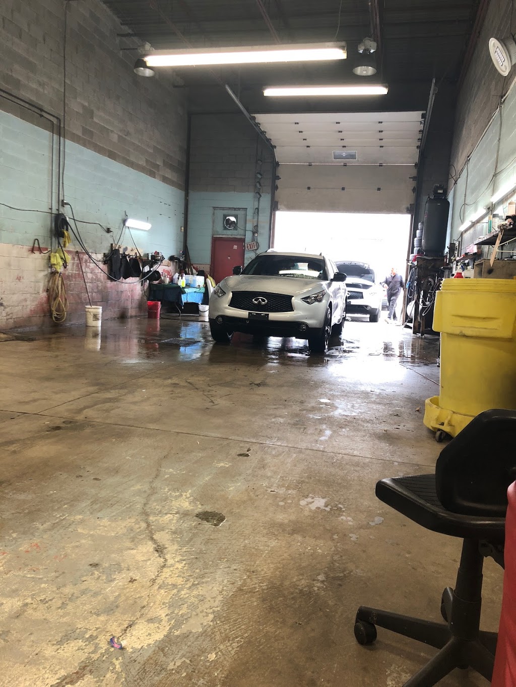 Holly Moon Car Shine | 5004 Timberlea Blvd Unit No. 3, Mississauga, ON L4W 5C5, Canada | Phone: (905) 238-2727