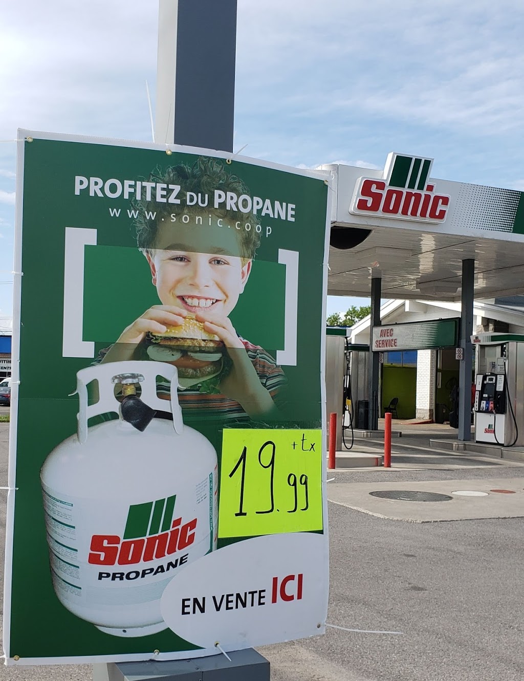 Sonic Saint-Charles | 3055 Boulevard Saint-Charles, Kirkland, QC H9H 3B8, Canada | Phone: (514) 694-6327
