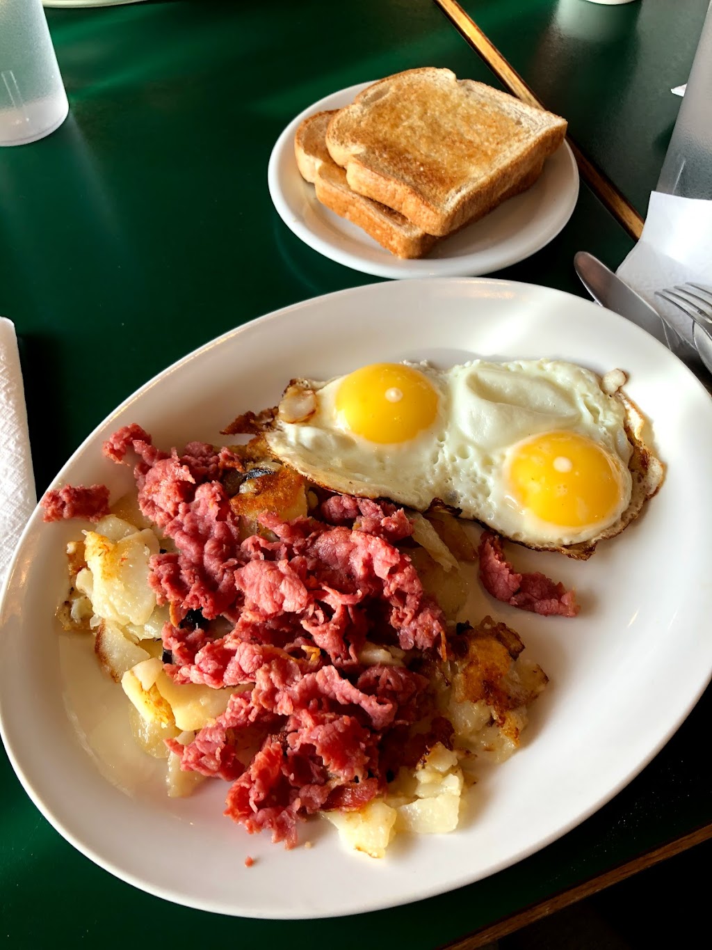 Dawning Restaurant | 3277 Portage Ave, Winnipeg, MB R3K 0W6, Canada | Phone: (204) 897-9123