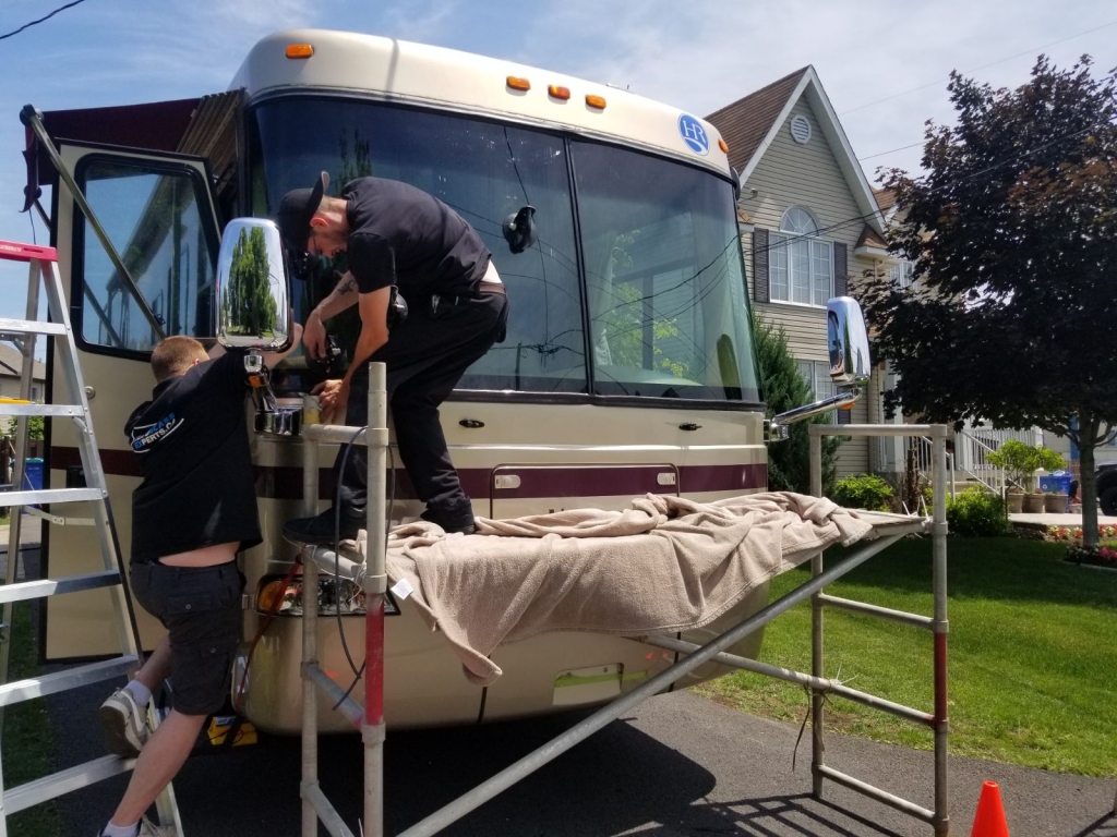 Auto Glass Experts Repair La Prairie | 605 Rue Favre, La Prairie, QC J5R 4Z6, Canada | Phone: (438) 290-8016