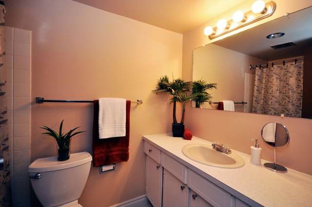 Pandosy Square Apartments | 1855 Pandosy St, Kelowna, BC V1Y 1R8, Canada | Phone: (250) 862-8850