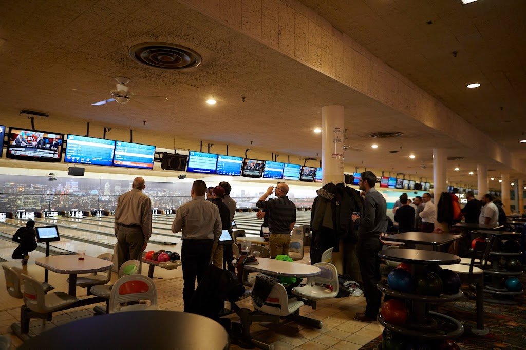Laurentian Lanes | 222 Mnt de Liesse, Saint-Laurent, QC H4T 1N8, Canada | Phone: (514) 341-4525