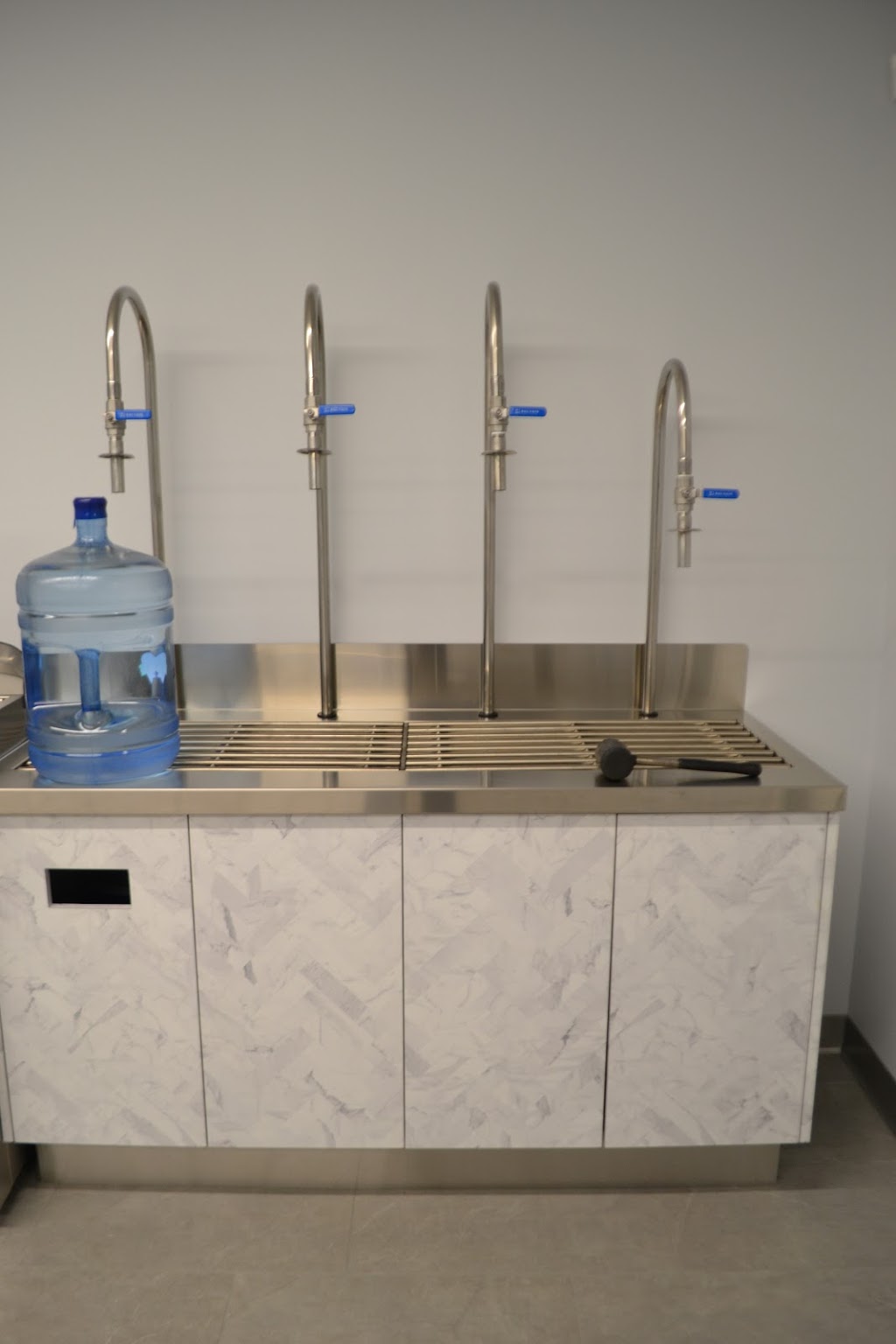 WaterMart 24-7 | 315-550 Century St, Winnipeg, MB R3H 0Y1, Canada | Phone: (204) 784-4420