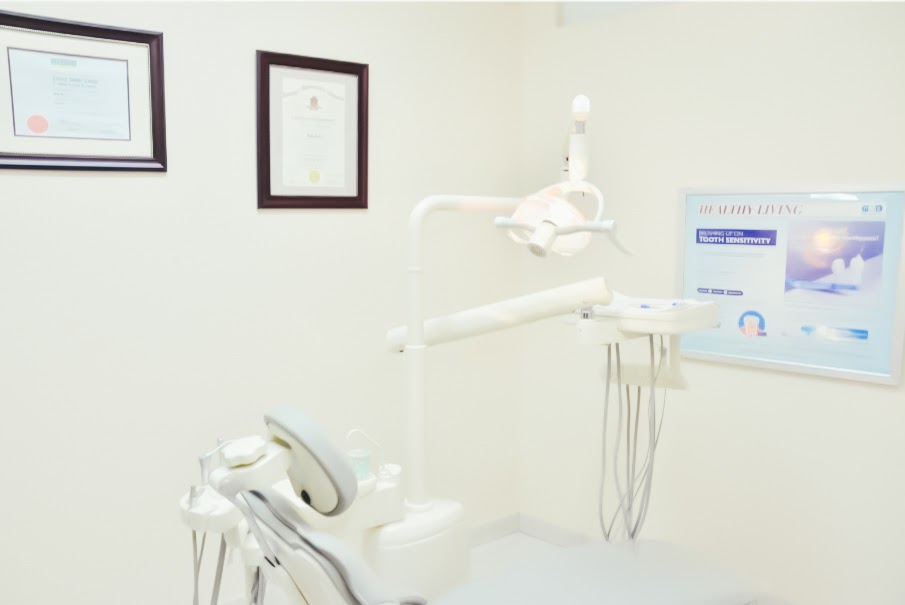 Wellness Denture And Hearing Clinic | 200 Queens Plate Dr unit c2, Etobicoke, ON M9W 6Y9, Canada | Phone: (416) 834-1756