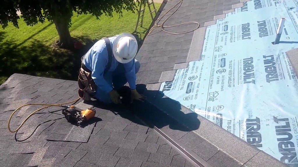 Canadian superior roofing | 87 Fontebella Ave, Woodbridge, ON L4H 2B8, Canada | Phone: (416) 285-0009