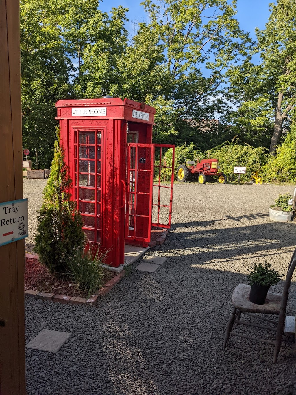Frank & Doras | 1013 Nova Scotia Trunk 1, Cornwallis Park, NS B0S 1H0, Canada | Phone: (902) 638-8031