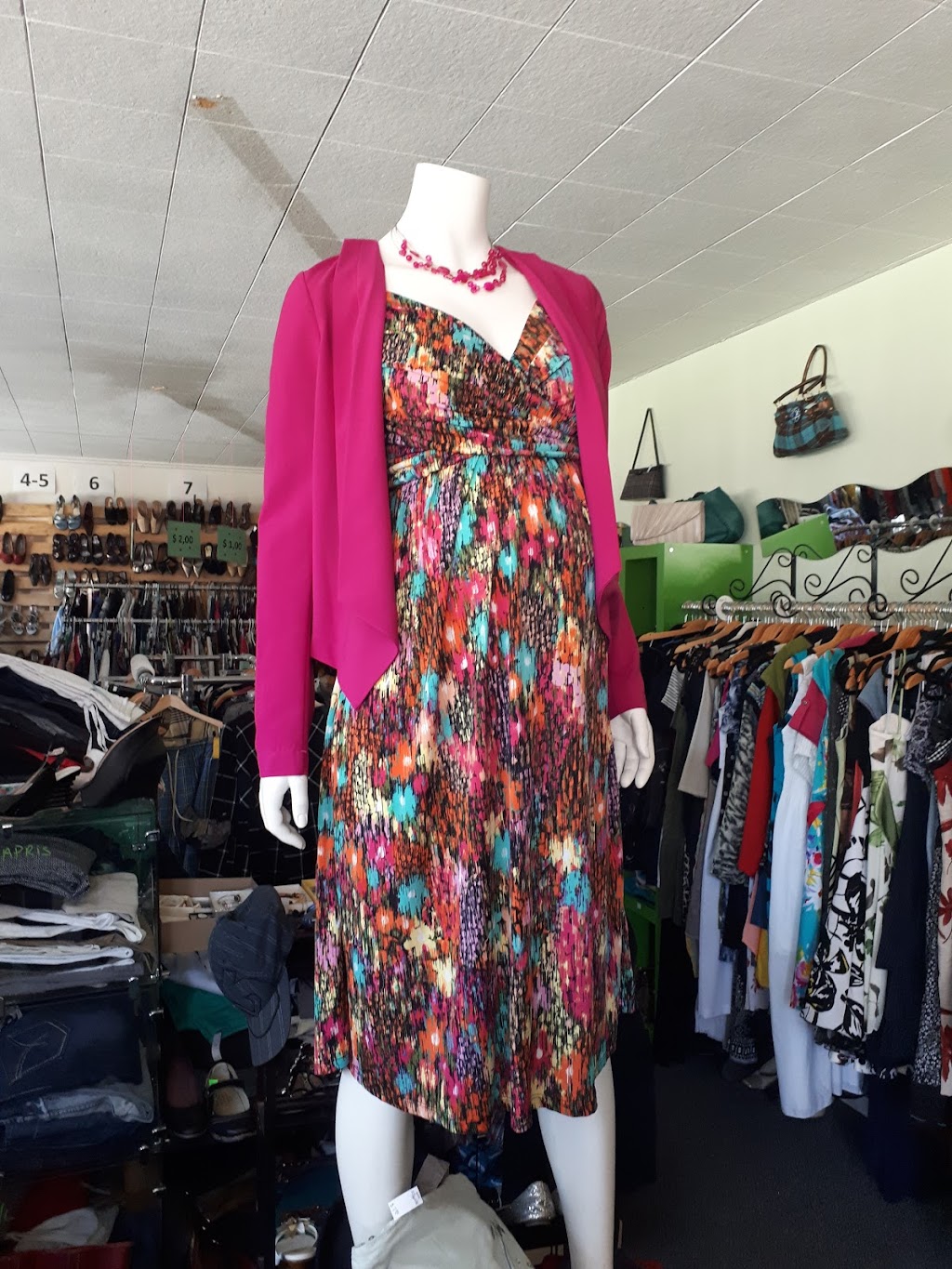 Les Trouvailles du Coin | 885 Rue Saint-Alphonse N, Thetford Mines, QC G6G 3X6, Canada | Phone: (418) 338-9200