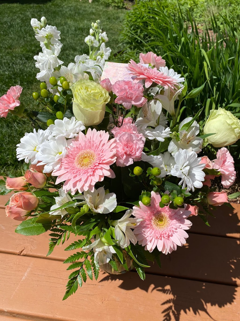 Dragonfly Flowers | 2230 McPhillips St, Winnipeg, MB R2V 3C8, Canada | Phone: (204) 633-5200
