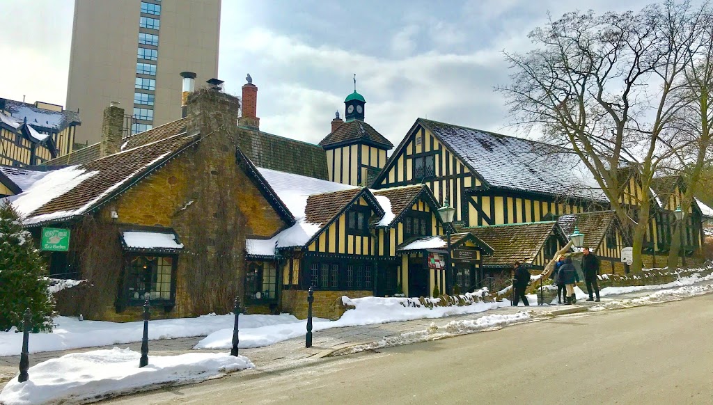 Old Mill Toronto Hotel | 9 Old Mill Rd, Etobicoke, ON M8X 1G5, Canada | Phone: (416) 232-3707