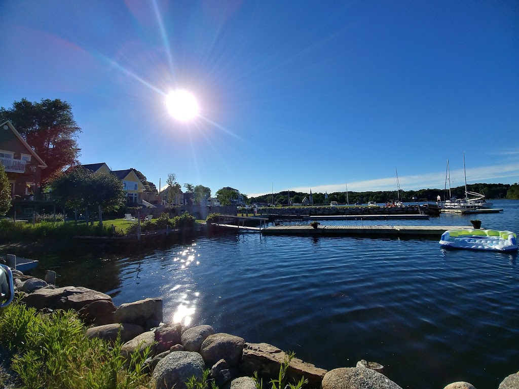 Mug & Anchor Pub Ltd | 643 Main St, Mahone Bay, NS B0J 2E0, Canada | Phone: (902) 624-6378
