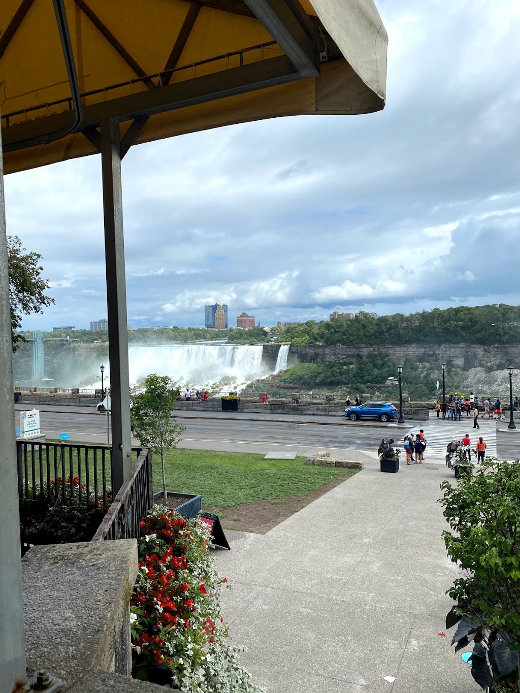 Queen Victoria Place Restaurant | 6345 Niagara Pkwy, Niagara Falls, ON L2E 6T2, Canada | Phone: (905) 356-2217
