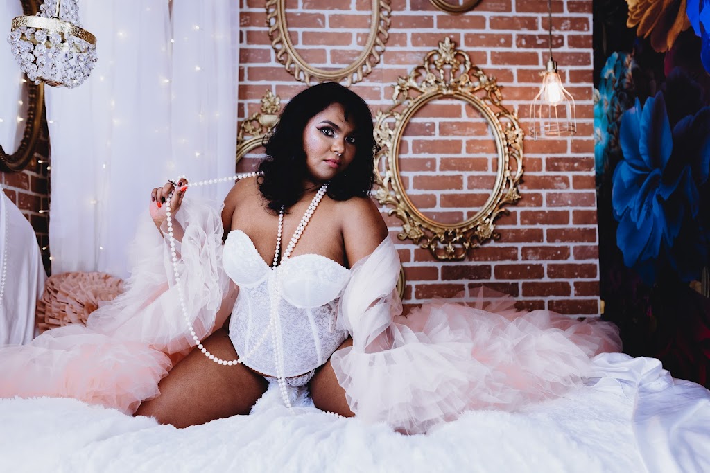 Grace and Glamour Boudoir Photography | Meath Dr, Oshawa, ON L1K 0G5, Canada | Phone: (289) 688-2196