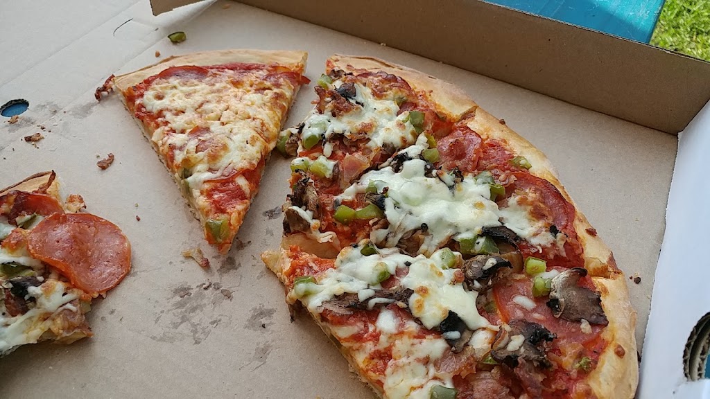 Lighthouse Pizza and Ice Cream Shop | 700 Victoria Rd, Point Clark, ON N2Z 2X3, Canada | Phone: (519) 395-4545