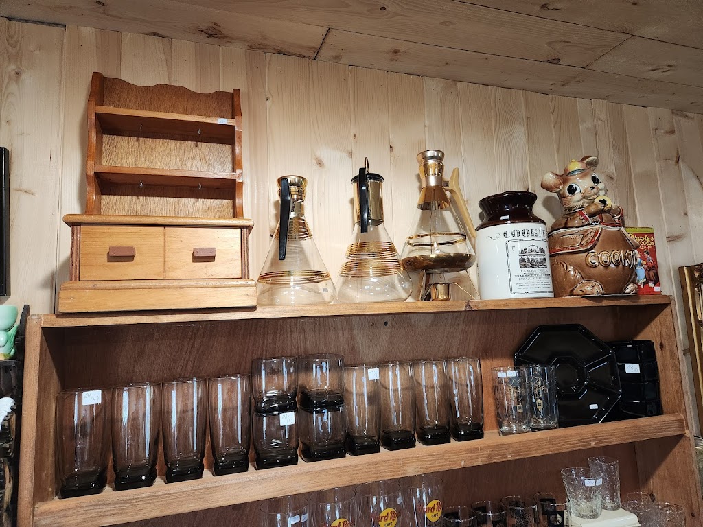 Vintage Colour Furniture and Decor | 559 Chem. Leblanc, Saint-Andre-LeBlanc, NB E4P 6B2, Canada | Phone: (506) 312-0728