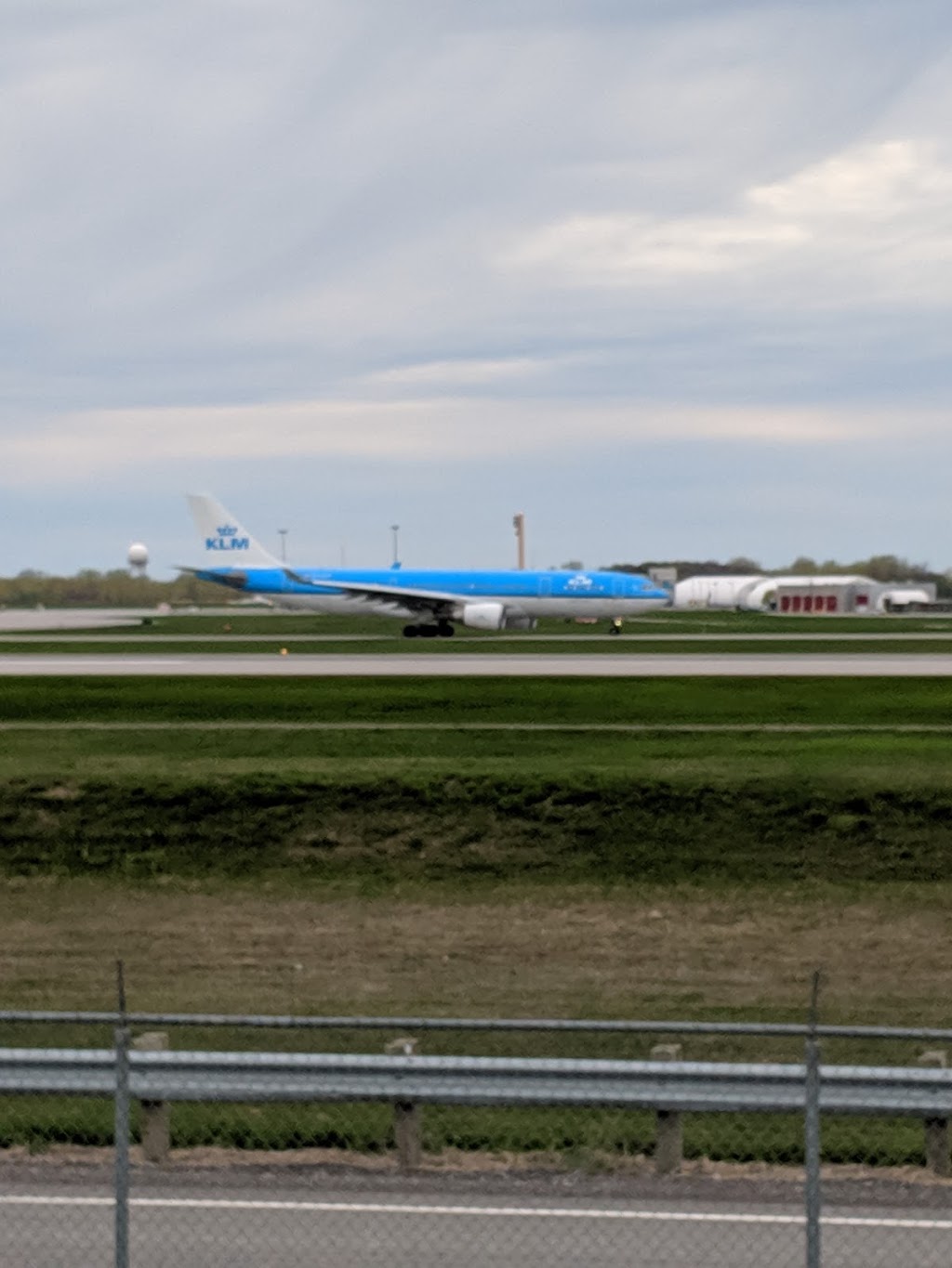 Spot aéroport | 850 Avenue Halpern, Dorval, QC H9P 1G6, Canada | Phone: (438) 494-5925