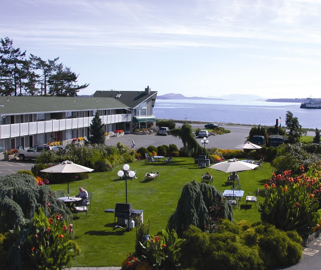 Cedarwood Inn & Suites | 9522 Lochside Dr, Sidney, BC V8L 1N8, Canada | Phone: (250) 656-5551