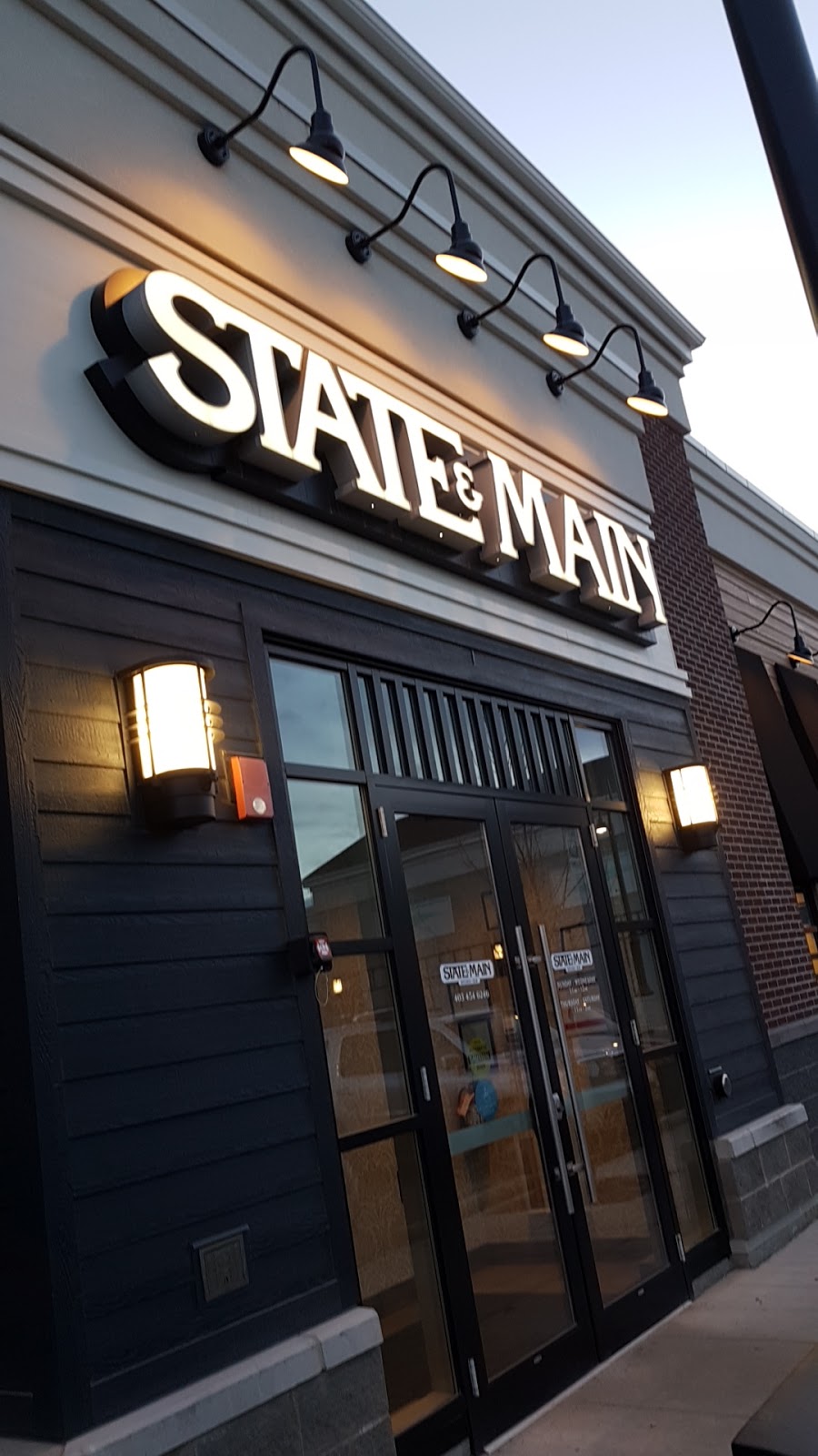 State & Main Kitchen & Bar | 8 Nolan Hill Blvd NW #300, Calgary, AB T3R 0T9, Canada | Phone: (403) 454-6246