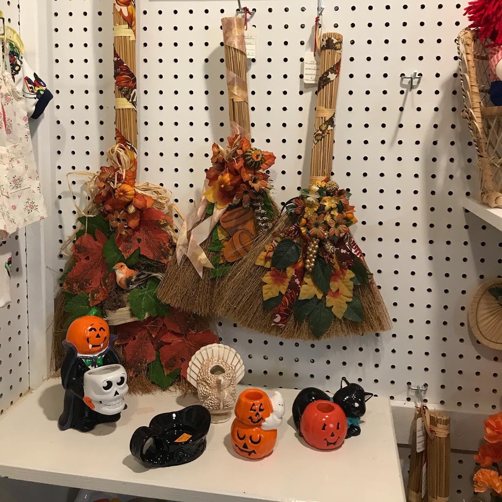 The Queens Crafters and Antique Market | 142 Bridge St, Carleton Place, ON K7C 2V5, Canada | Phone: (613) 253-5333