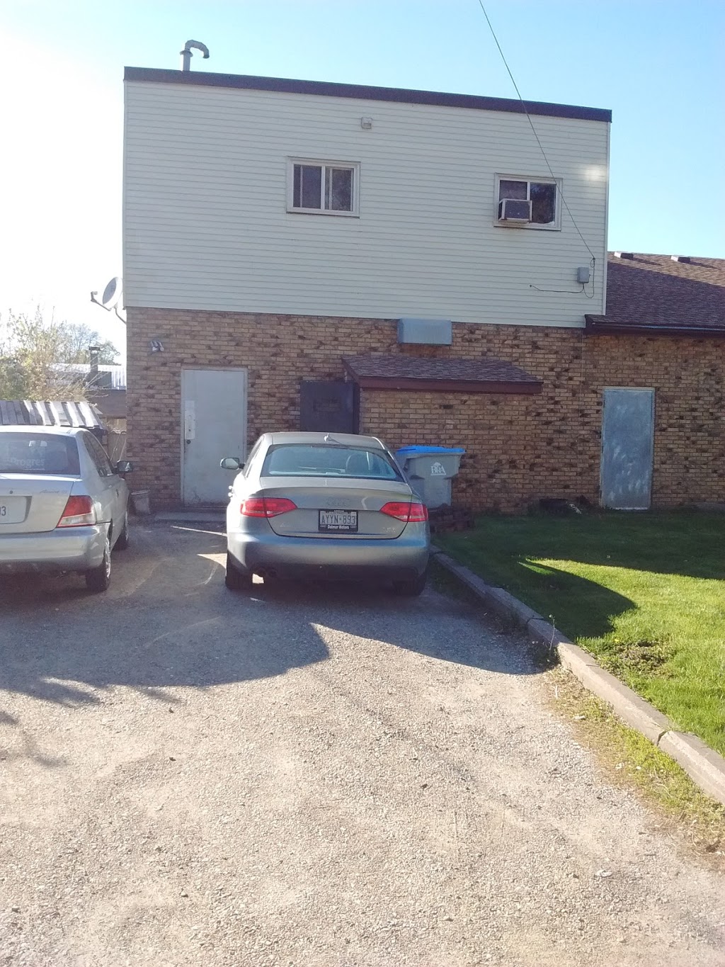 Village Pizza | 22519 Adelaide Rd, Mount Brydges, ON N0L 1W0, Canada | Phone: (519) 264-1174