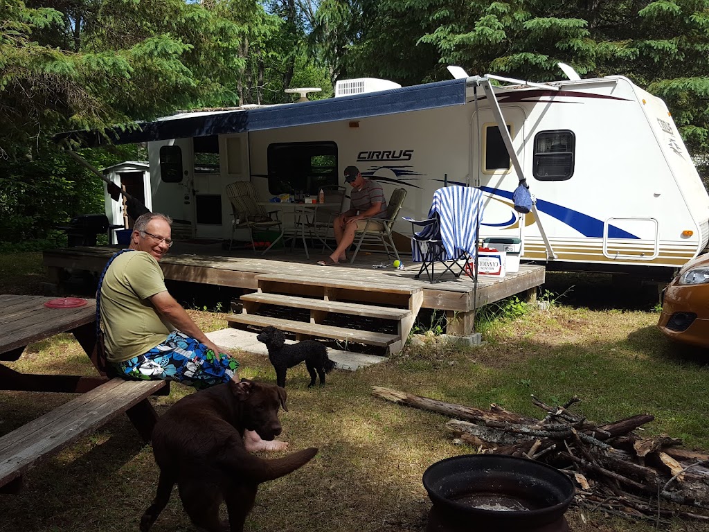 Moonlight Bay Tent & Trailer Park | 1071 Earles Rd, Wilberforce, ON K0L 3C0, Canada | Phone: (705) 448-1690