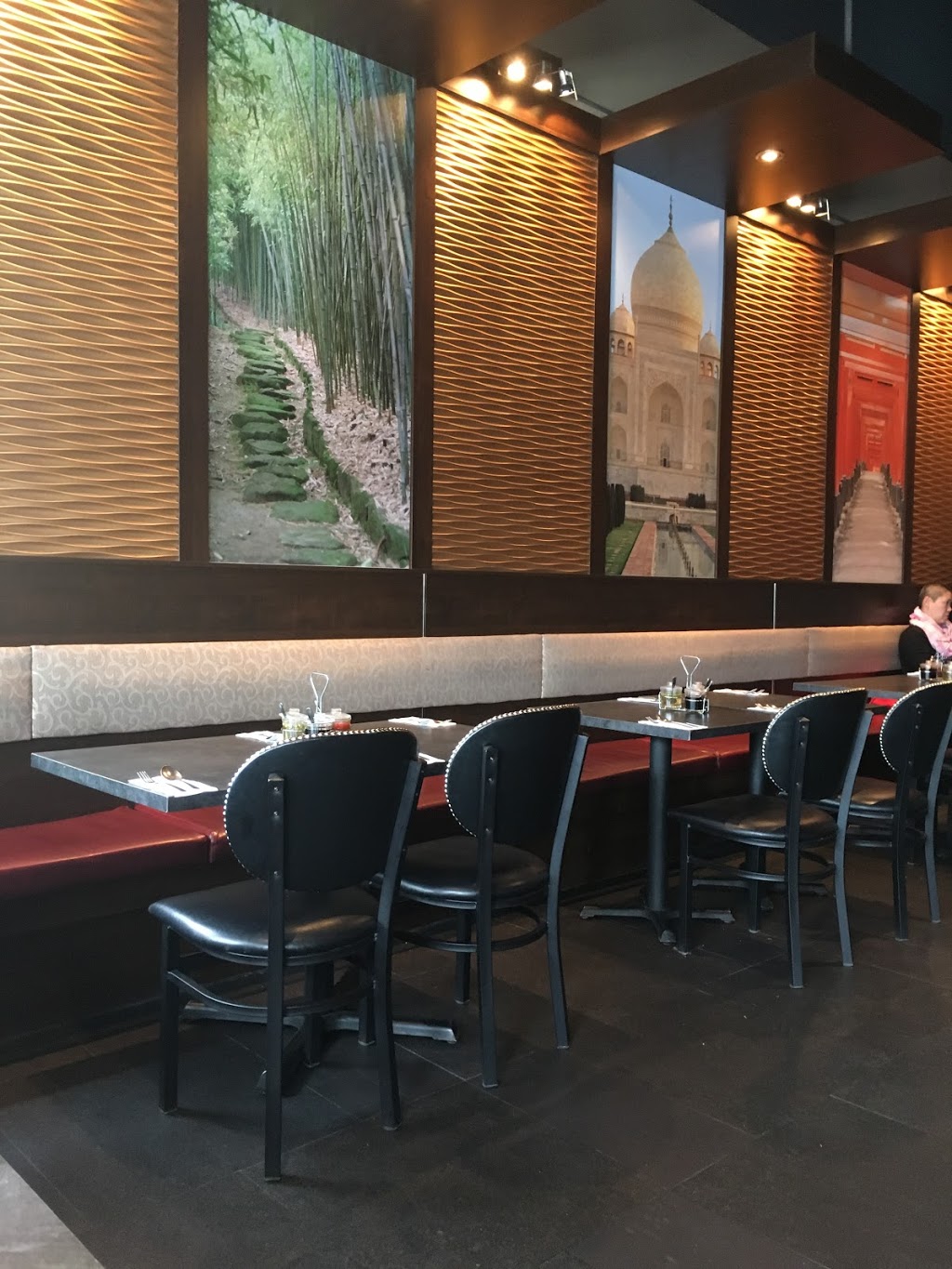 Spicy Hakka, Indian, Thai and Chinese Cuisine | 2300 Lawrence Ave E unit 11, Scarborough, ON M1P 2R2, Canada | Phone: (416) 792-1888