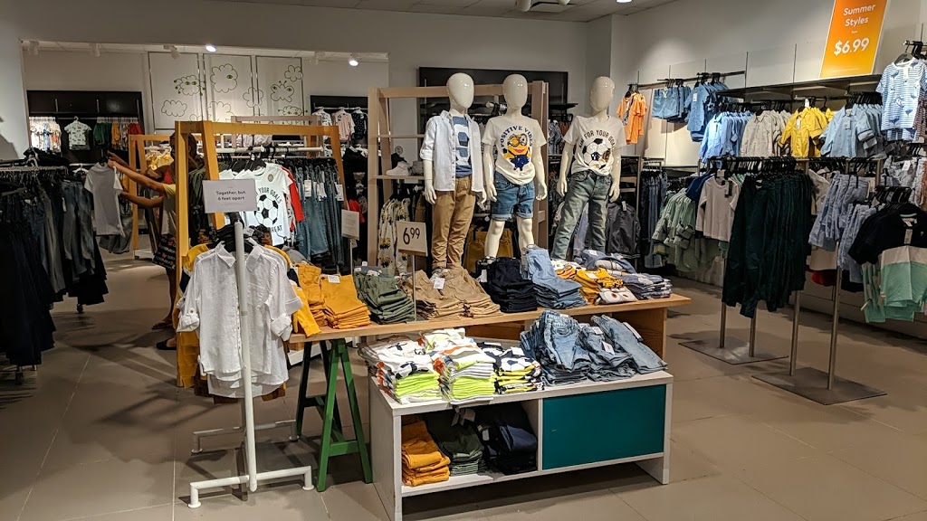 H&M | 17600 Yonge St, Newmarket, ON L3Y 4Z1, Canada | Phone: (855) 272-7007
