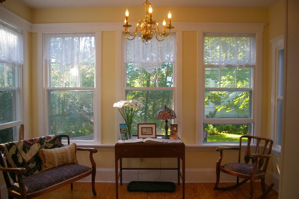 Dawson House Bed & Breakfast | 122 N River Rd, Charlottetown, PE C1A 3K8, Canada | Phone: (902) 628-3886