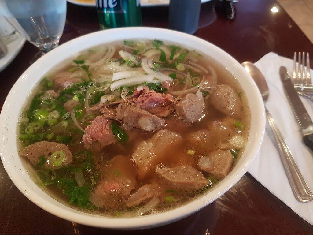Restaurant Pho Laurentides | 488 Boulevard des Laurentides, Laval, QC H7G 2V1, Canada | Phone: (450) 629-6888