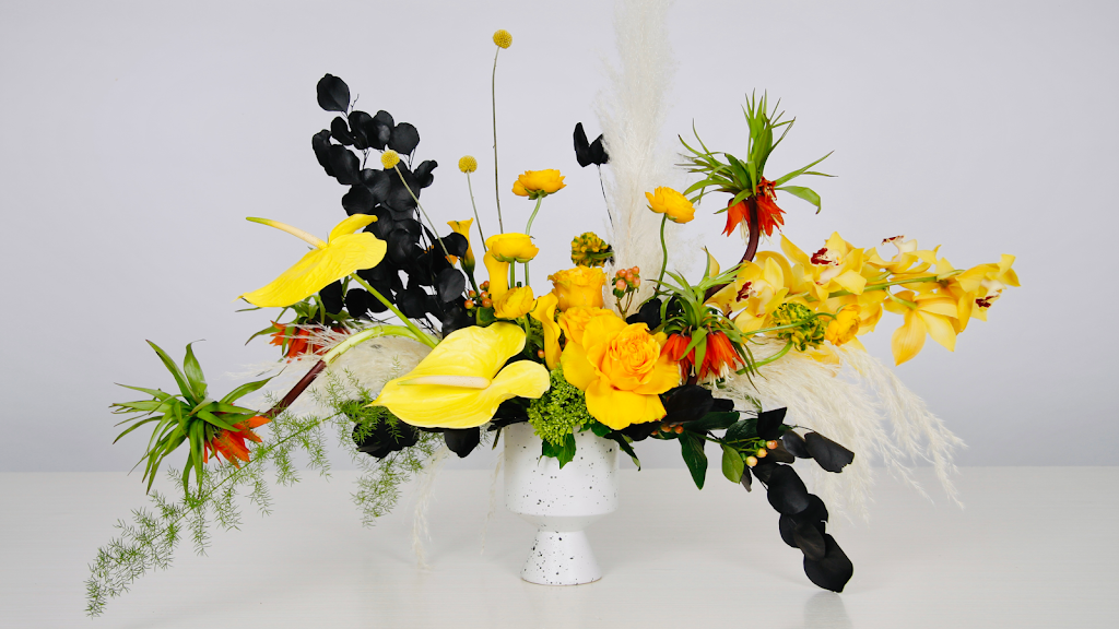 Vincent Fleuriste | 1474 Rue Principale, Sainte-Julie, QC J3E 1R6, Canada | Phone: (450) 649-2389