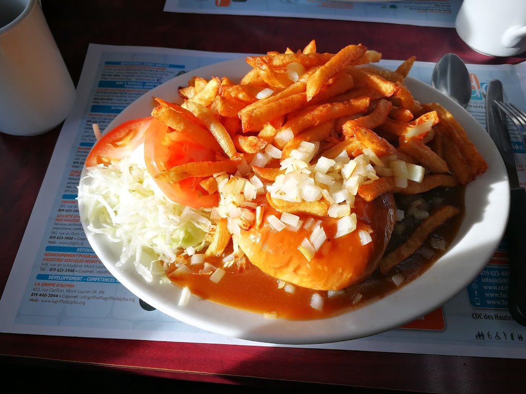 Casse-Croûte Chez Richard | 364 Rue Principale, Lac-Saint-Paul, QC J0W 1K0, Canada | Phone: (819) 587-3414