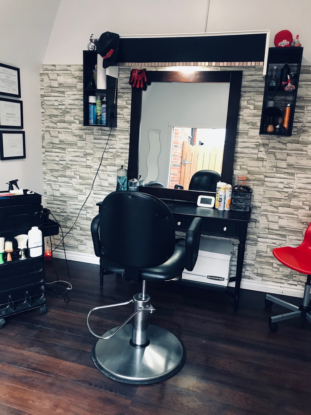 Raw Cutz Barbershop | 218 Waverly St S, Oshawa, ON L1J 5V4, Canada | Phone: (416) 474-0109